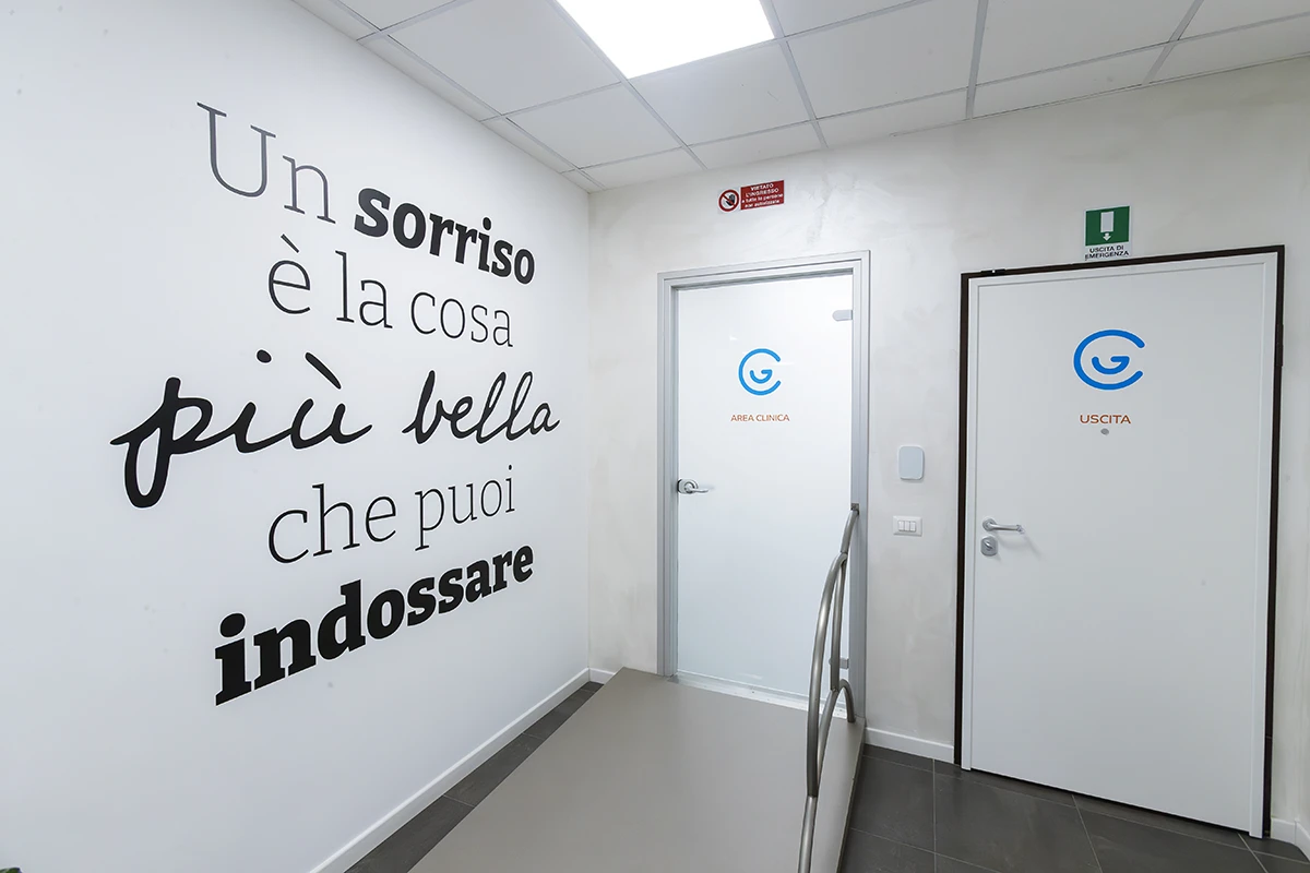 Vista interna della sede, 
                    con attrezzature moderne e un ambiente accogliente.