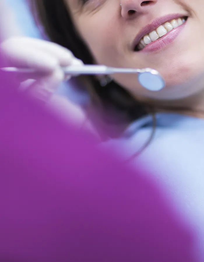 intervento parodontale su un paziente anziano